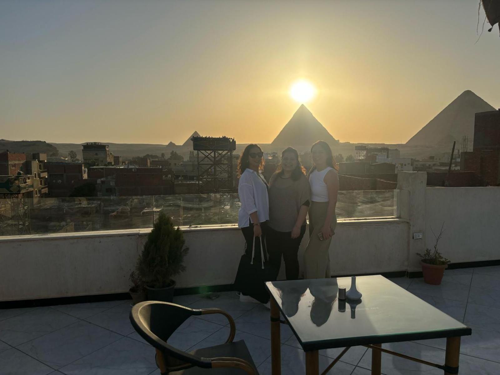 Eagles Pyramids View Hotel Kafret el-Gabal Kültér fotó